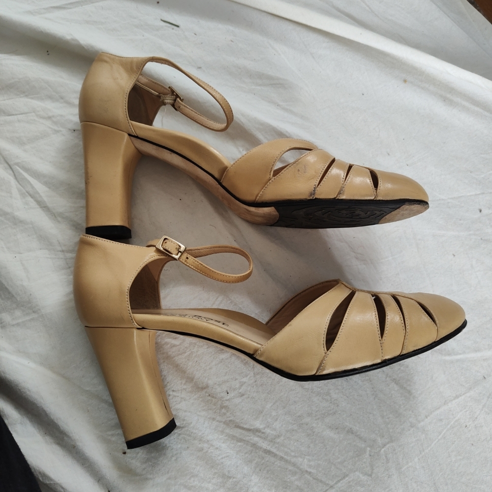 Vintage Taryn Rose ankle strap cream pumps